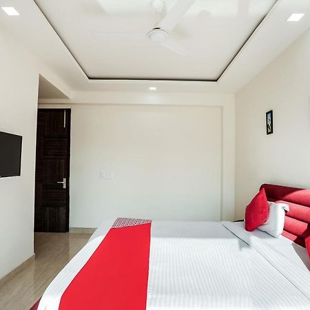 Oyo 65118 Hotel Vatika 구르가온 외부 사진