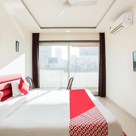 Oyo 65118 Hotel Vatika 구르가온 외부 사진
