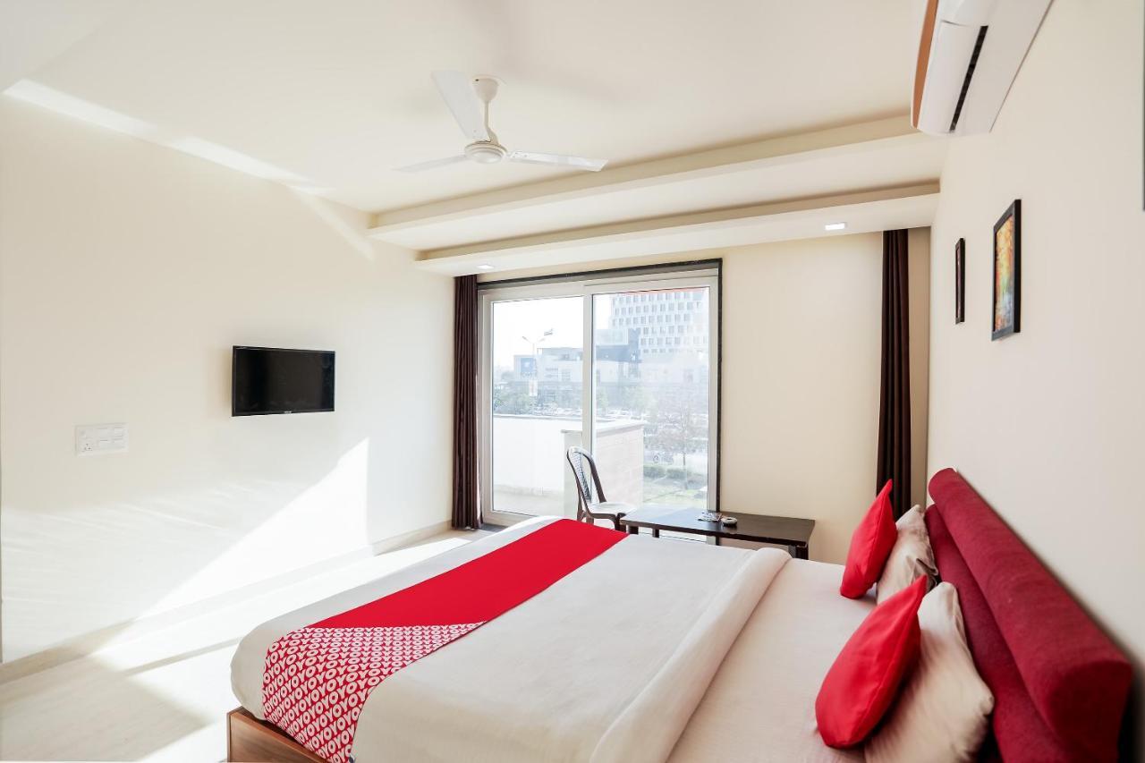 Oyo 65118 Hotel Vatika 구르가온 외부 사진