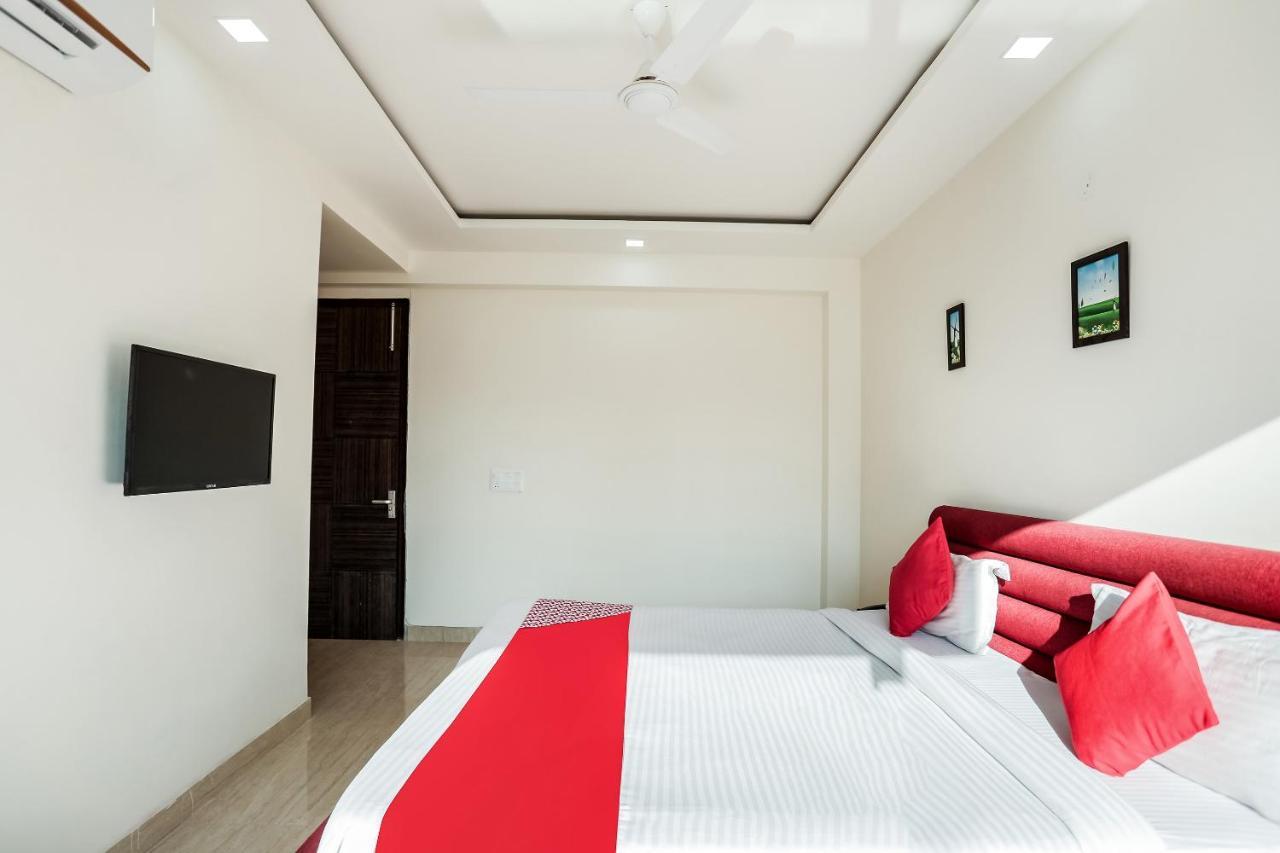 Oyo 65118 Hotel Vatika 구르가온 외부 사진