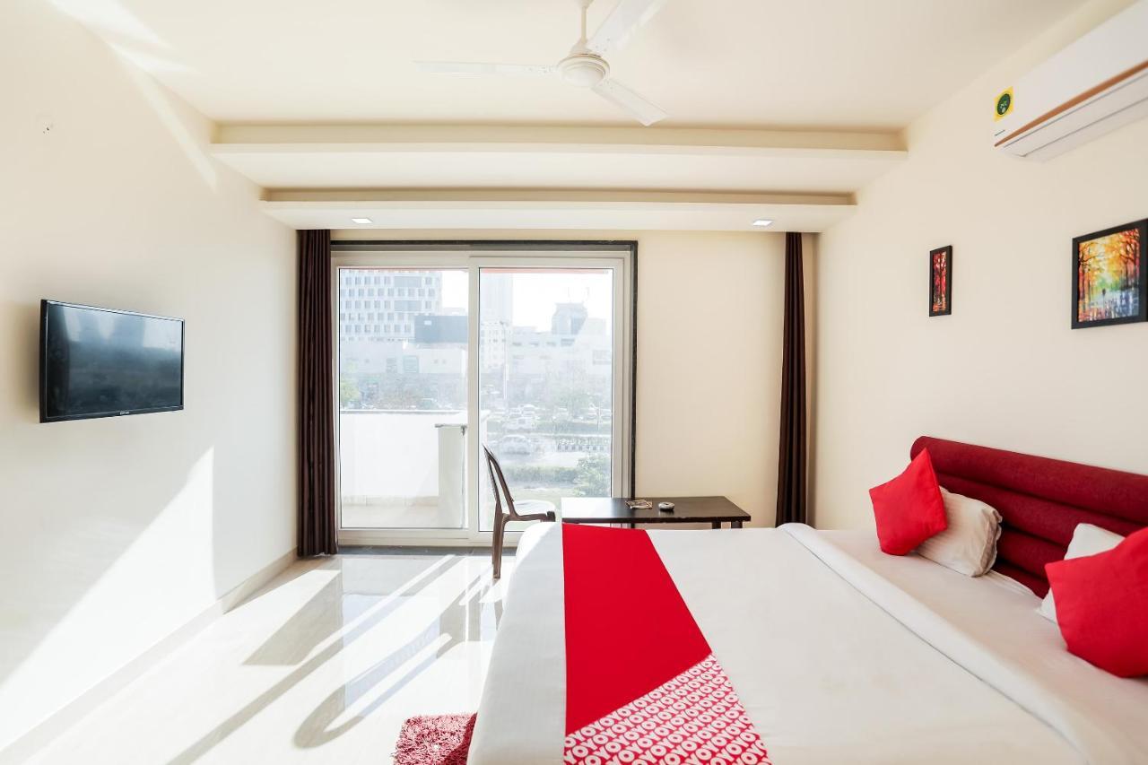 Oyo 65118 Hotel Vatika 구르가온 외부 사진