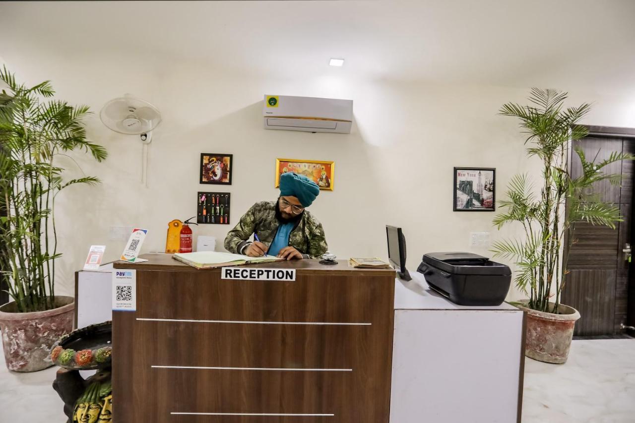 Oyo 65118 Hotel Vatika 구르가온 외부 사진
